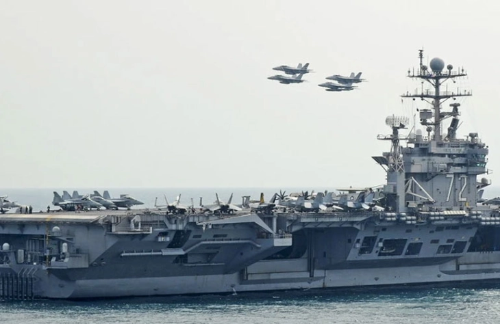 Американската морнарица собори ирански дрон во Арапско Море и спречи заплена на трговски брод во Ормутски Теснец