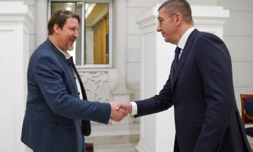 Средба Мицкоски-Вајц: Акцент ставен на потребата од продолжување на реформите во насока на европските стандарди