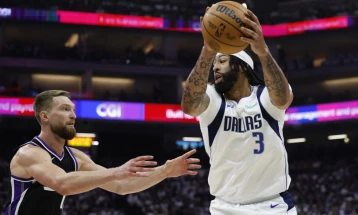 Далас го размени Дејвис за кого се откажа од Дончиќ