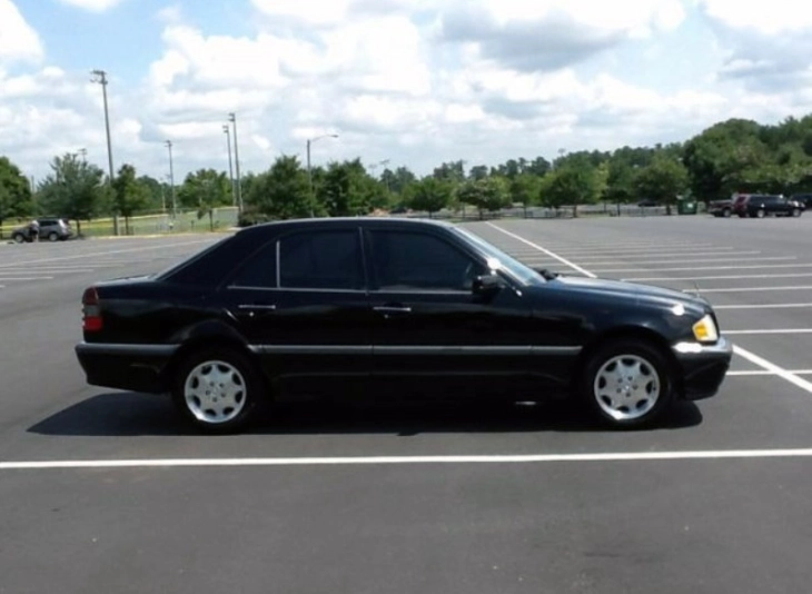 Сто и една санкција за непрописно вградени фолии во возила во јануари