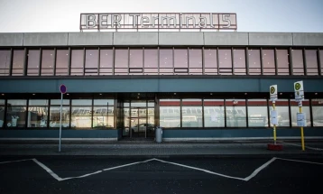 Полетувањата од аеродромот во Берлин постепено се обновуваат по проблемите поврзани со замрзнувањето