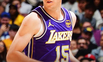 НБА: Лејкерси ја совладаа Филаделфија, Дончиќ се повреди