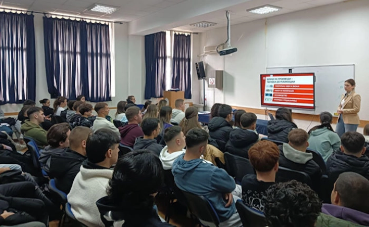 Штипскиот Универзитет „Гоце Делчев“ пред средношколците ги презентираа можностите за студирање на факултетите и академиите