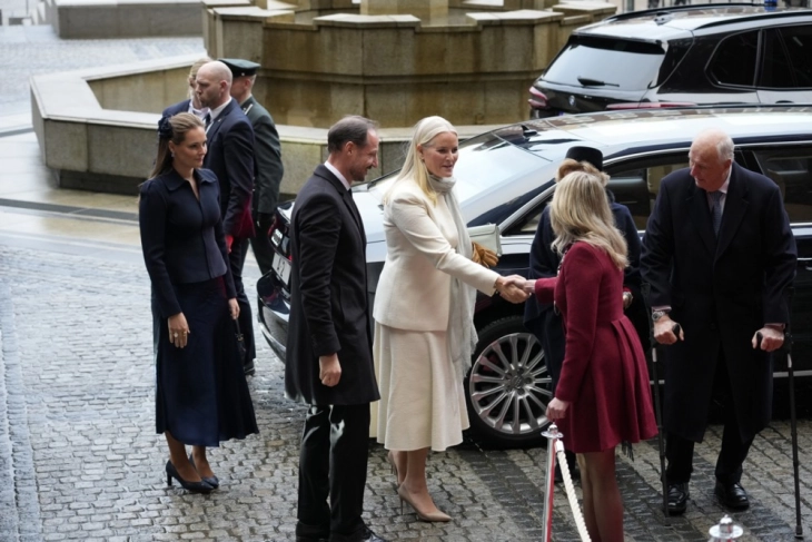 Норвешката принцеза Мете-Марит им се извини на кралот и кралицата за пријателството со Епстин