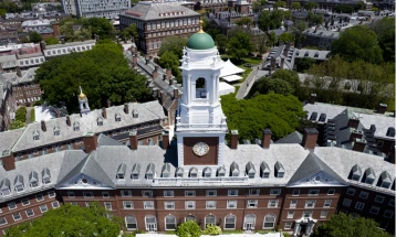 Пентагон ја прекинува соработката со Харвард