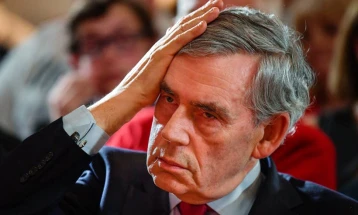 Браун: Кризата со лидерството на Стармер е „сериозна“