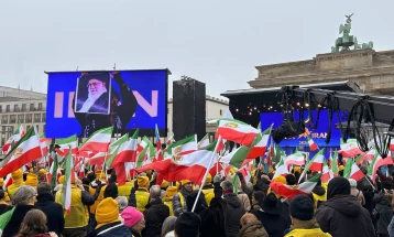 Масовен протест во Берлин за поддршка на иранските граѓани кои се кренаа на бунт против режимот