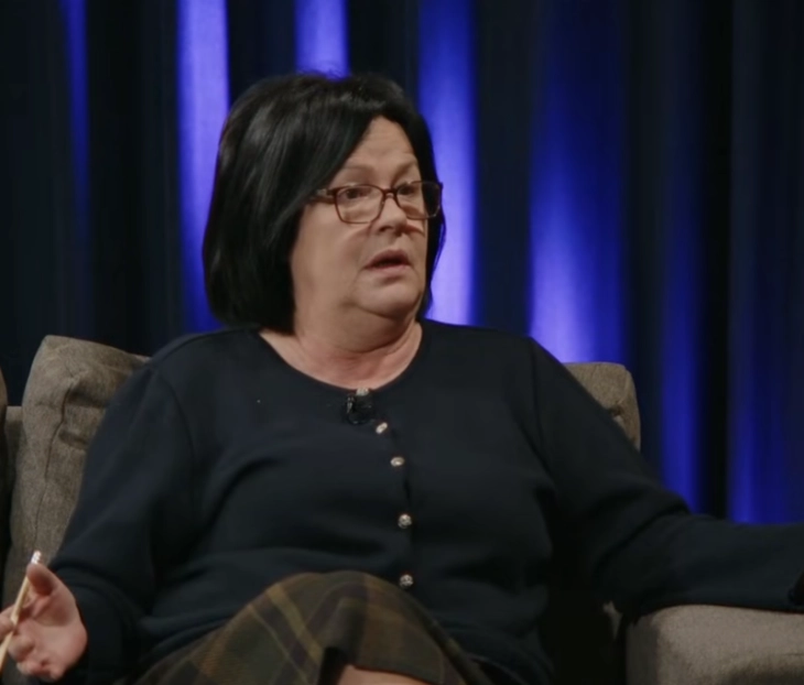 Кадриу открива како Заев и Шеќеринска на рака им давале на Ленче, Гаврил, Лиле и Фатиме од СЈО материјали на рака без записник