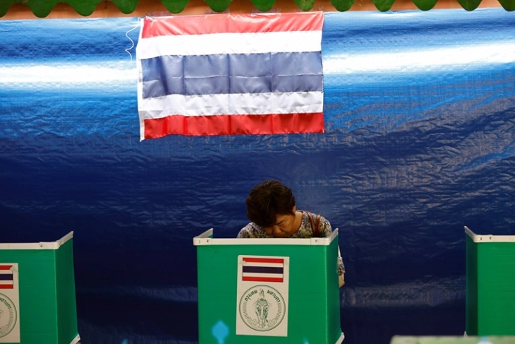 Тајланѓаните избираат нов парламент и одлучуваат за уставните реформи