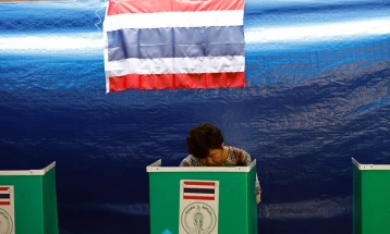 Тајланѓаните избираат нов парламент и одлучуваат за уставните реформи