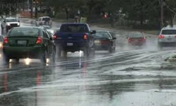 Traffic: Partly wet roads, no delays at border