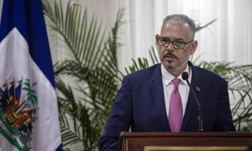 Преодниот претседателски совет на Хаити поднесе оставка и му ја предаде власта на премиерот Филс-Еме