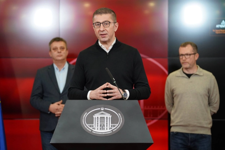 Мицкоски: Постигнат е договор, околу 11 000 административци ќе земат покачување на платите од скоро 40 отсто до 2028 година