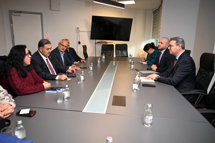 Hoxha dhe Tripunovski presin investitorë nga Turqia: Eksporti i prodhimeve bujqësore vendase në fokus të takimit