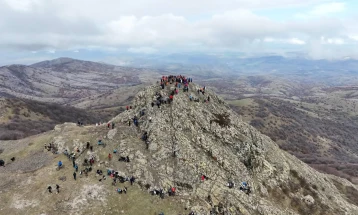Деветто зимско искачување на врвот Клепа во чест на прерано загинатите планинари Калина и Александар