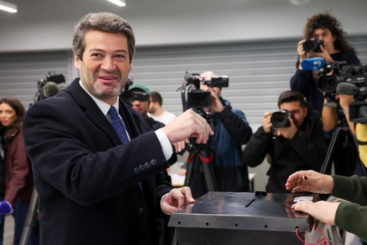 Moderate socialist Seguro wins presidential election in Portugal