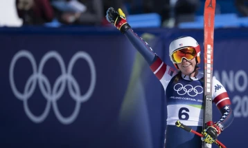 Johnson wins gold, Vonn crashes in emotional US Olympic rollercoaster