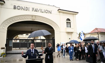 Израелскиот претседател, Исак Херцог, го посети местото на нападот на плажата Бондај во Сиднеј и се сретна со семејствата на жртвите