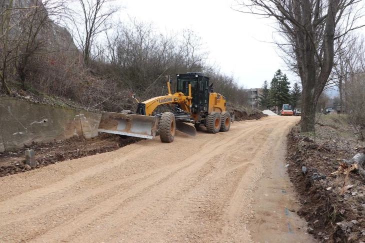 Почна реконструкција на улица „600“ во кумановското село Проевце