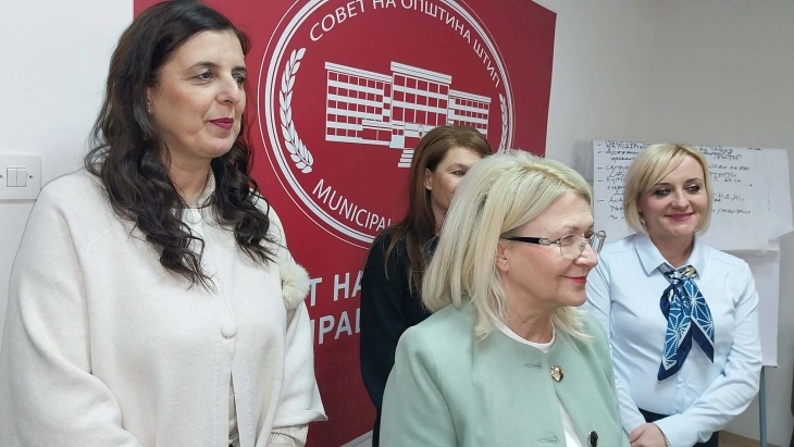 Штипските средни училишта и бизнис секторот на заедничка маса за каков кадар му е потребен на стопанството