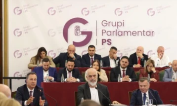 Rama nuk heq dorë nga Balluku, pas takimit me grupin parlamentar paralajmëroi ndryshime në legjislacion