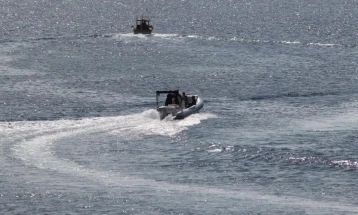 Një anije me emigrantë është përmbysur pranë bregut të Libisë, 53 të vdekur