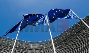 ЕУ воведува забрана за уништување на непродадените облека и обувки