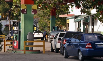 Кина е подготвена да ѝ помогне на Куба поради недостигот на гориво за авиони