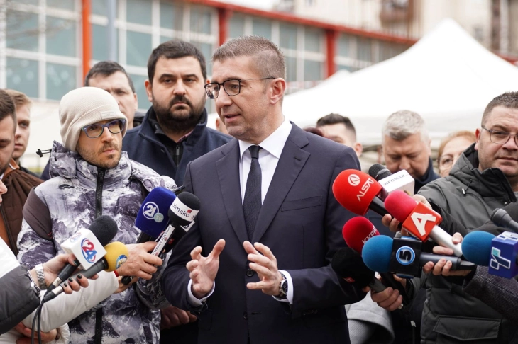 Mickoski: Kemi arritur marrëveshje historike me sindikatat përfaqësuese të administratës dhe shërbimit shtetëror, me atë i kemi rrumbullakosur detyrimet tonat me kolegët tanë