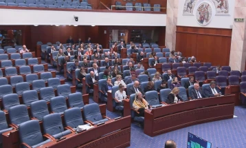 Собранието изгласа неколку закони, 84. седница продолжува утре