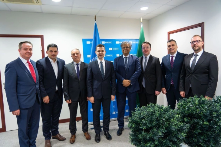 Gov’t delegation meets UNESCO representatives in Paris