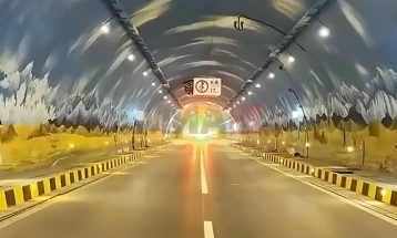 Најдолгиот автопатен тунел во Кина завршен