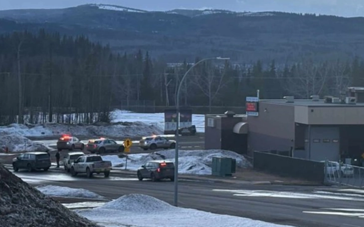 Liderët botërore shprehin ngushëllime pas të shtënave vdekjeprurëse në Kanada, personi ka qenë person transgjinor