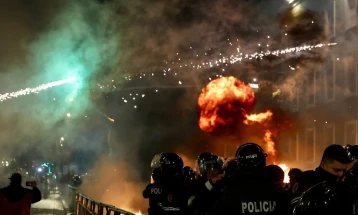 Kryeministri shqiptar Edi Rama reagoi pas protestës dhe dhunës së opozitës, ku janë lënduar 19 policë