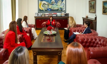 Siljanovska-Davkova meets representatives of Women in Tech Macedonia