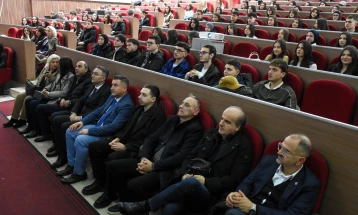 Në Universitetin e Tetovës u organizua masterklas me nxënësit e shkollave të mesme të Tetovës