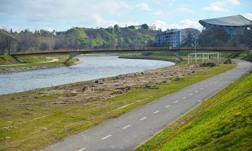 Град Скопје го уредува кејот на Вардар и најавува изградба на нова градска плажа