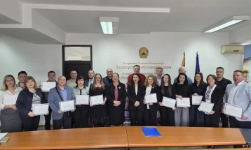 МОН: Вештините стекнати со неформално и искуствено учење ќе може да се валидираат преку регионалните центри за стручно образование и обука