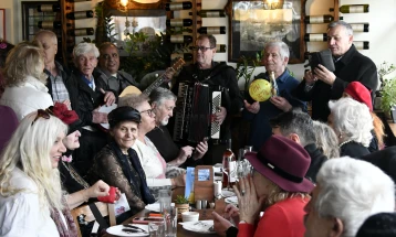 Дебармаалски средби и серенади - традицијата продолжува, испратена порака за љубов и мир