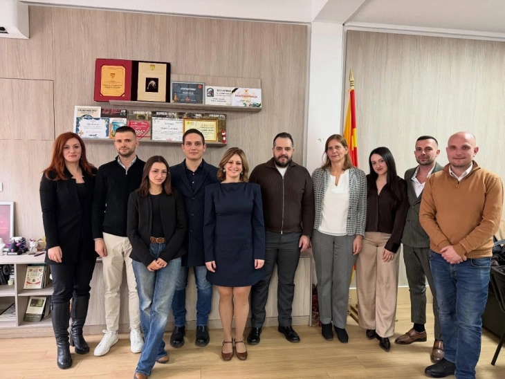 Грчката амбасадорка  Филипиду во посета на „Сапорт Кочани“