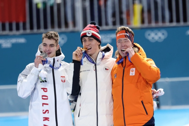 ЗОИ 2026: Чешкиот тинејџер олимписки шампион во брзо лизгање