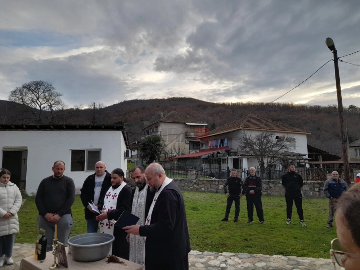 Закроено лозјето во валандовско Собри, лозарите очекуваат добар род