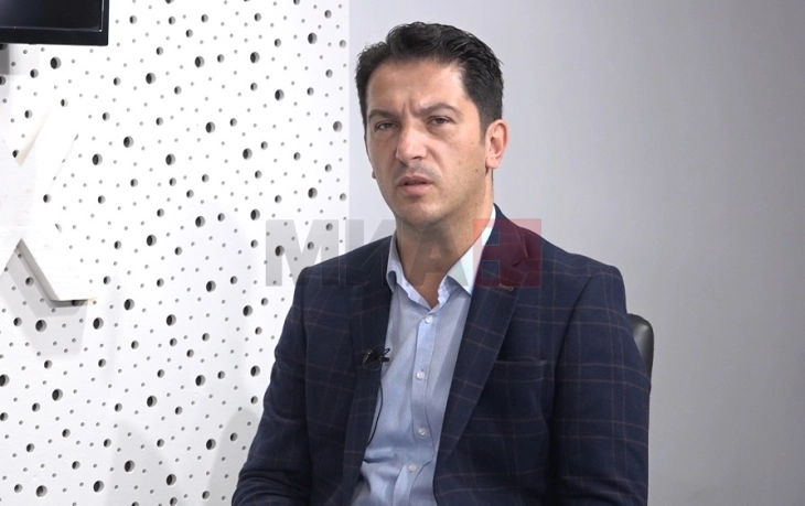 Sali: Ne e lexojmë Kushtetutën, e kemi për obligim t’ju dalim në ndihmë studentëve shqiptarë