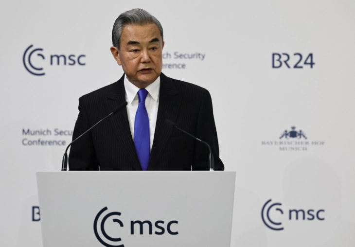 Ванг предупреди на „импулсивните“ апели на САД за дистанцирање од Кина