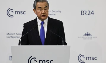 Ванг предупреди на „импулсивните“ апели на САД за дистанцирање од Кина