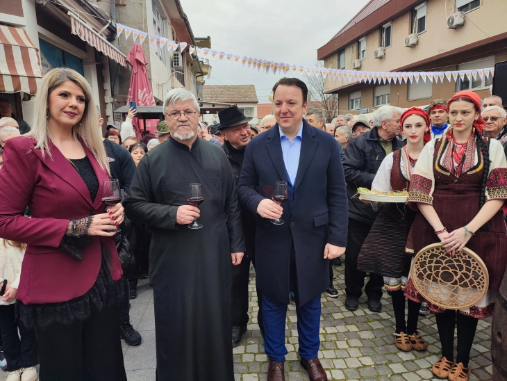 Николоски од Неготино посака добар род и вети континуирана поддршка од Владата