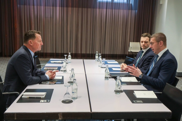 Средба на Мицкоски со Гренел: Стратешките односи со САД се темелот на нашата стабилност и економски развој