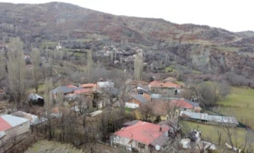 Тивко иселување на Македонците од село Требиште, Голо Брдо, од 700 сега едвај 130 семејства