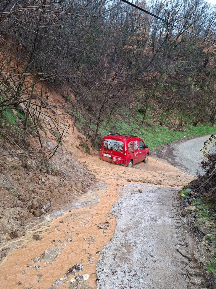 Përmbytje dhe rrëshqitje toke në Rajonin e Pollogut, situata në Kërçovë është normalizuar, nuk ka rrezik nga daljet e lumenjve në rajonin e Kumanovës