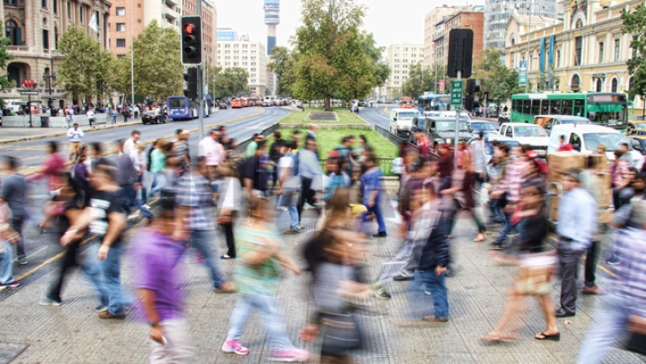 Mosha mesatare e popullsisë në vend është 42,21 vjeç, në BE 44,9